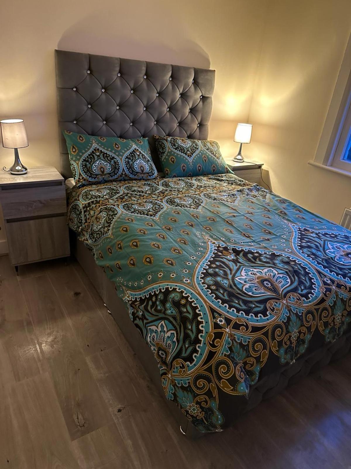 Elsaro Hotel Слау Екстериор снимка