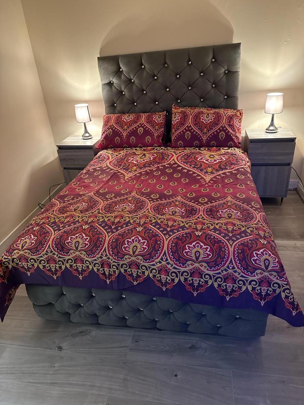 Elsaro Hotel Слау Екстериор снимка