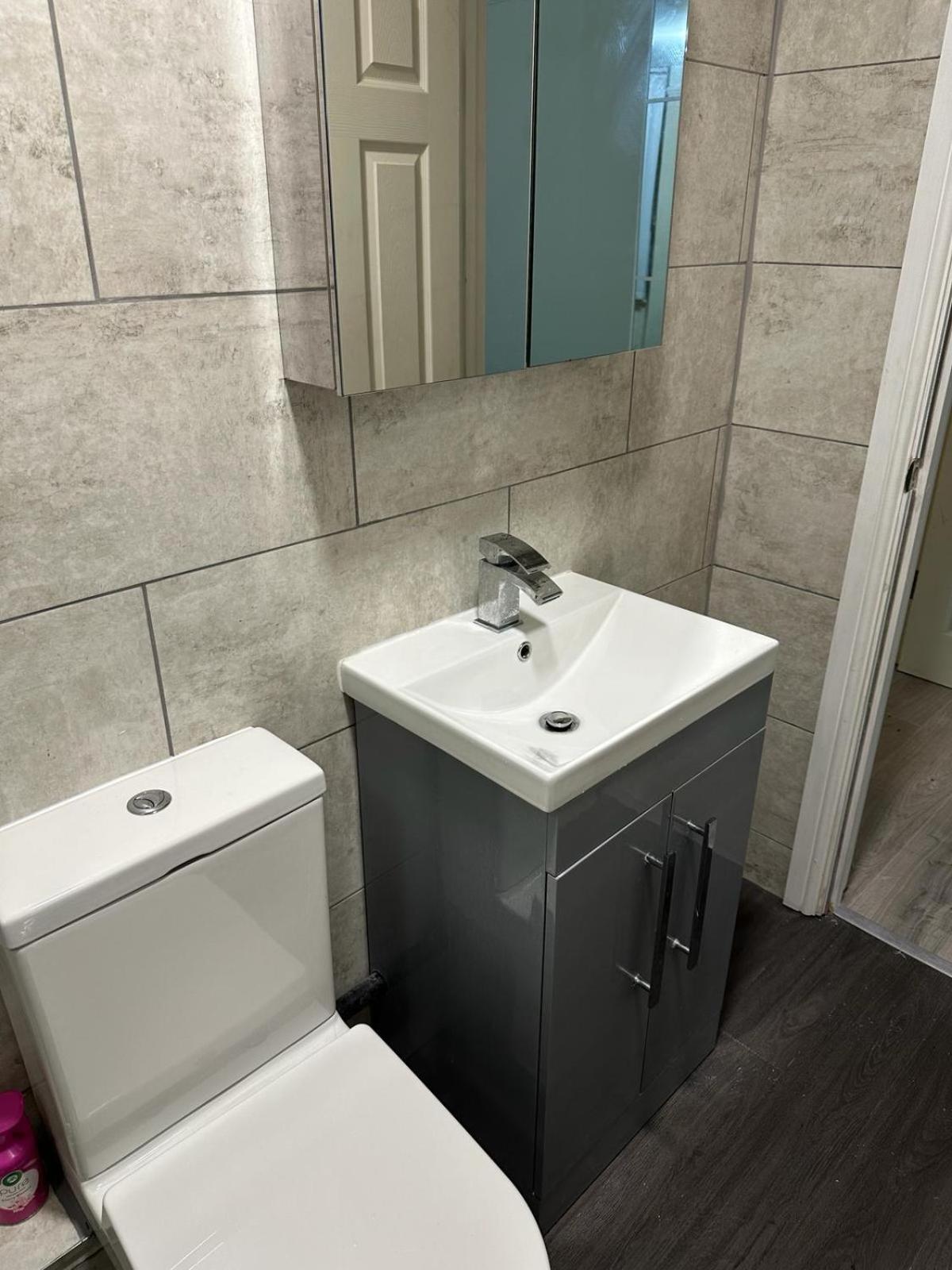 Elsaro Hotel Слау Екстериор снимка
