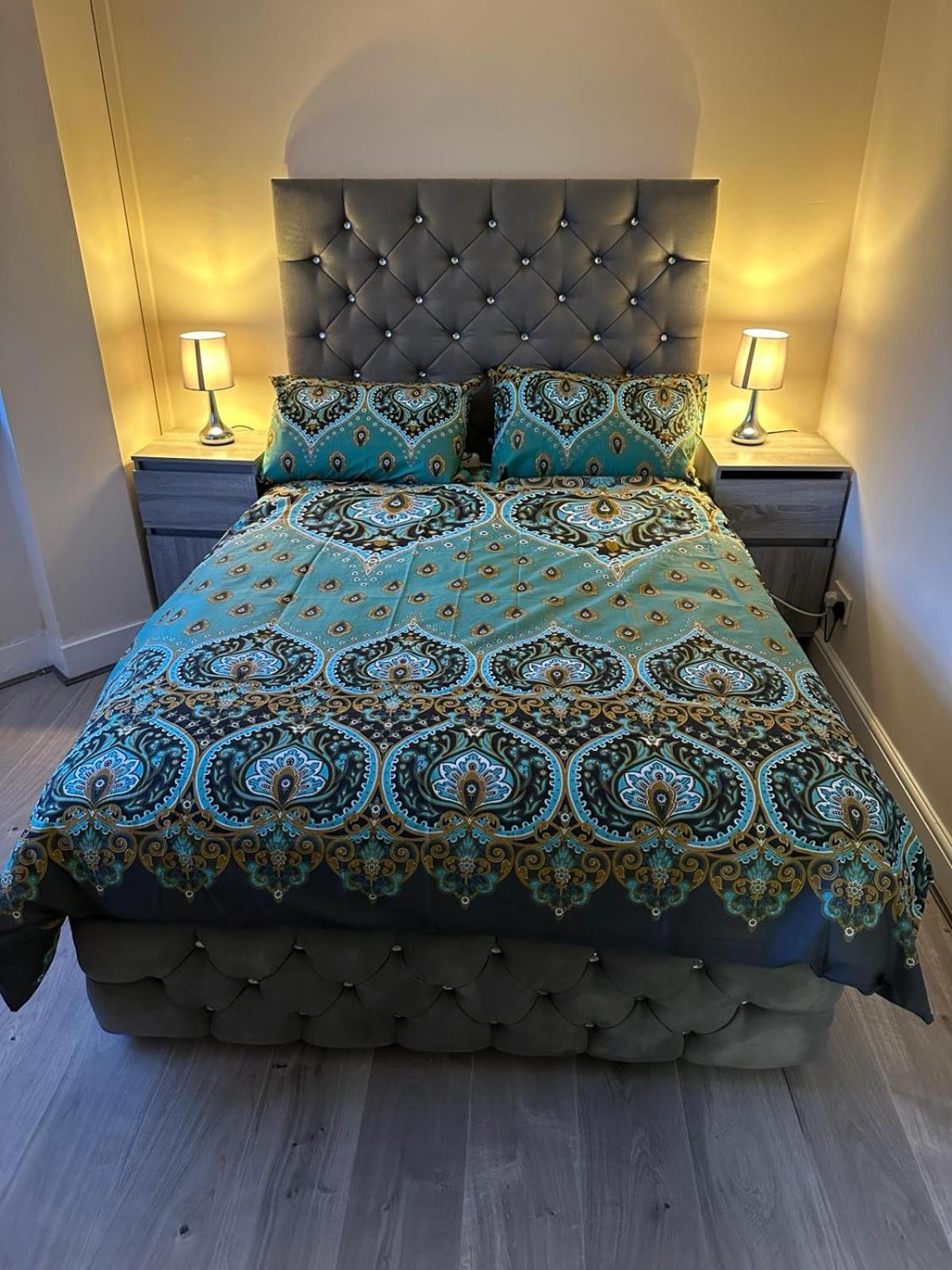 Elsaro Hotel Слау Екстериор снимка