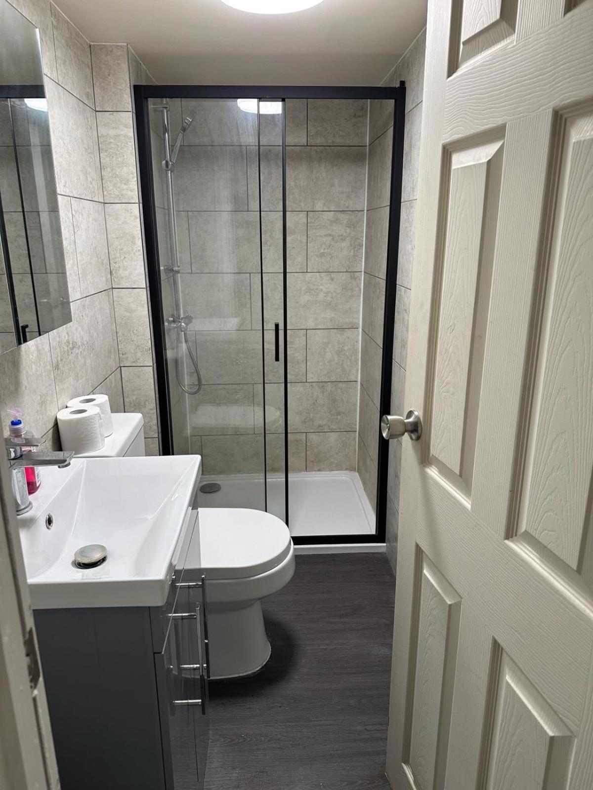 Elsaro Hotel Слау Екстериор снимка
